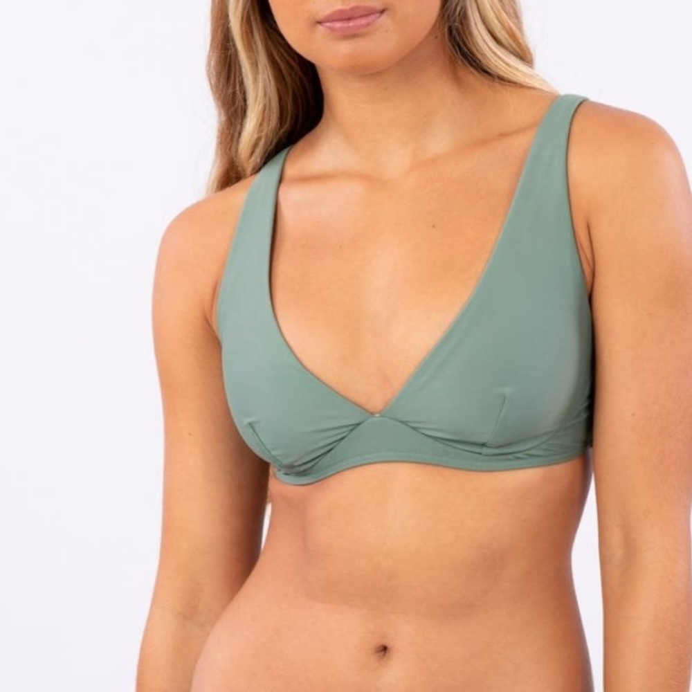 NWT RIP CURL CLASSIC SURF PLUNGE TOP